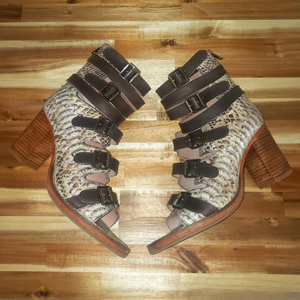 Vintage Foundry Co. Odessa Women's Heeled Leather Sandals